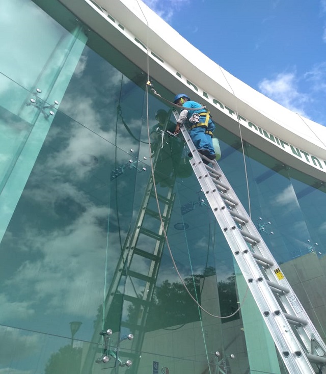 Limpieza de ventanas, vidrios residenciales y comerciales - Xtreme Clean